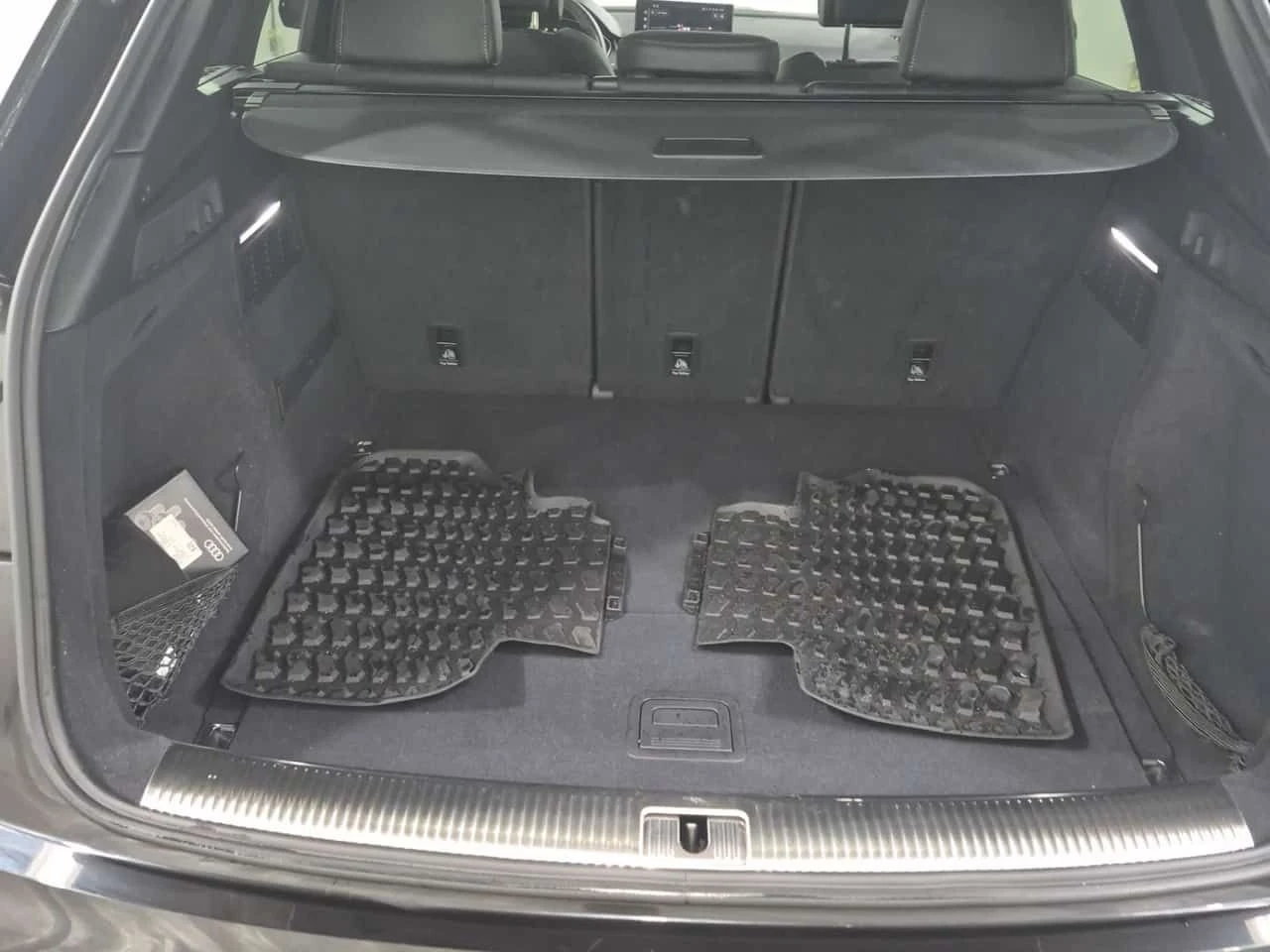 Audi SQ5  PROGRESSIV | PANO | LED | DISTRONIC | 2 КЛЮЧА , снимка 15 - Автомобили и джипове - 55052594