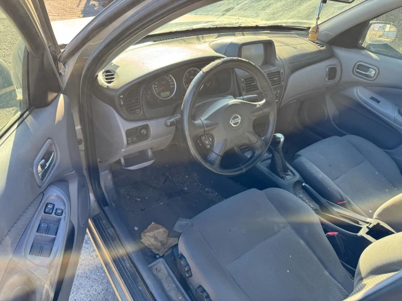 Nissan Almera 1.5, снимка 4 - Автомобили и джипове - 48021373