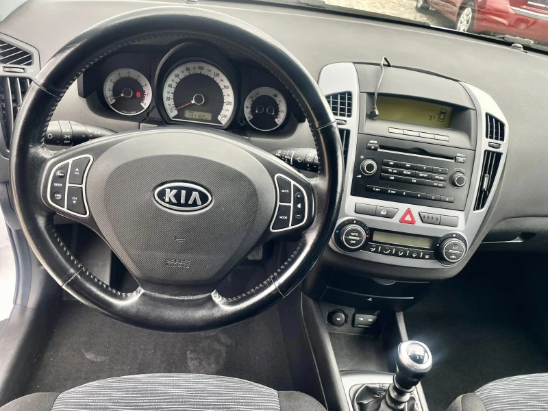 Kia Ceed 1.6 , снимка 11 - Автомобили и джипове - 48129798