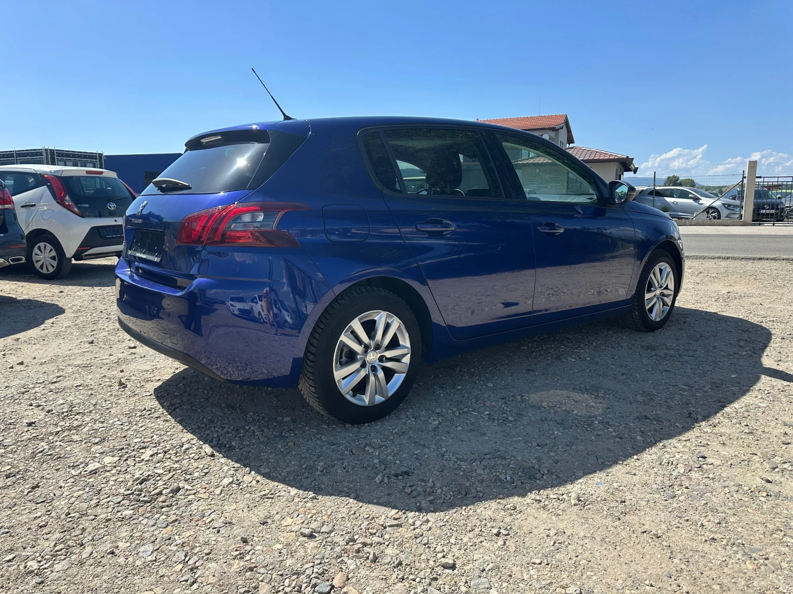 Peugeot 308 1.5 BlueHDi Premium - изображение 4