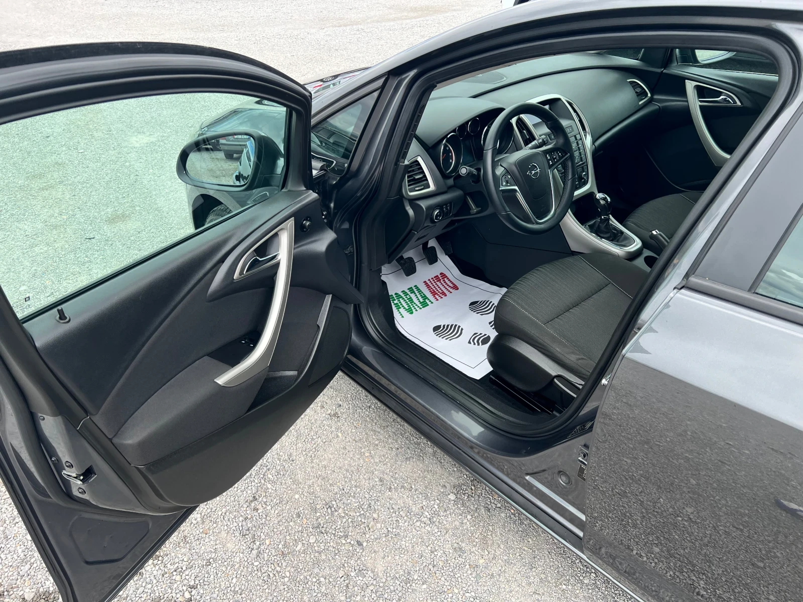 Opel Astra 1.4T-COSMO-SPORTS TOURER - изображение 7