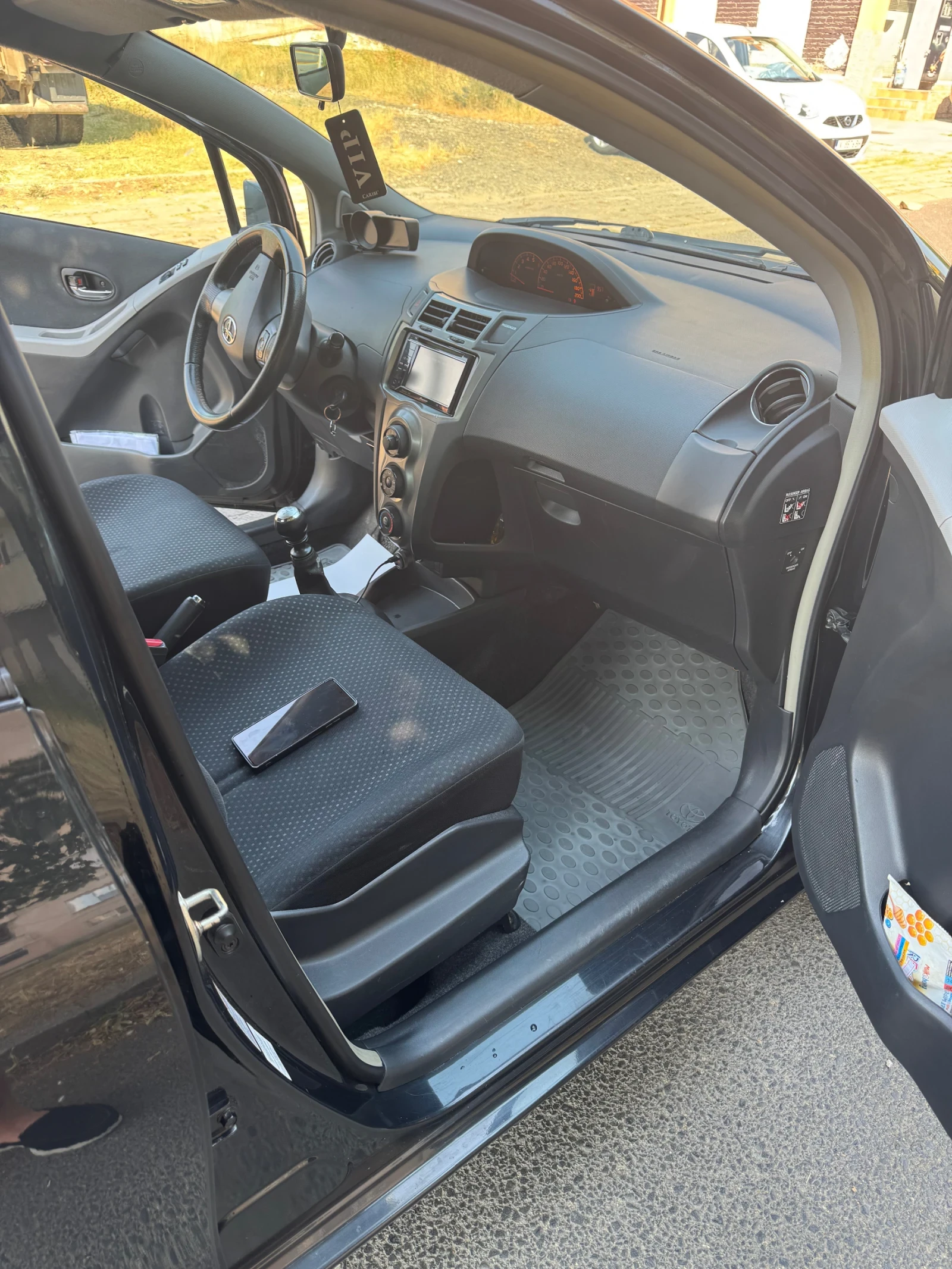 Toyota Yaris  - изображение 2