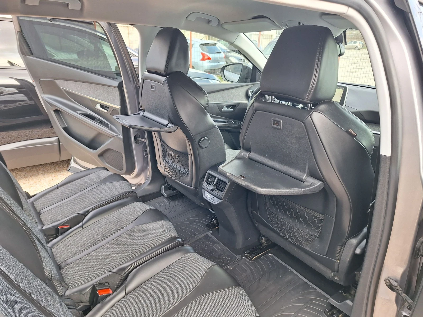 Peugeot 5008 1.6D* Навигация/Автоматик-8ck/Камера/Кросуей/6+ 1, снимка 14 - Автомобили и джипове - 53885190