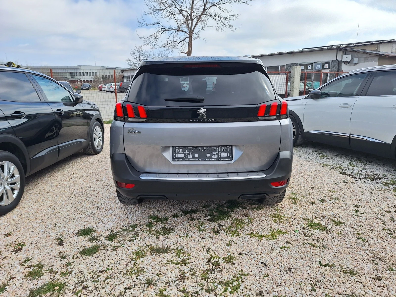Peugeot 5008 1.6D* Навигация/Автоматик-8ck/Камера/Кросуей/6+ 1, снимка 4 - Автомобили и джипове - 53885190