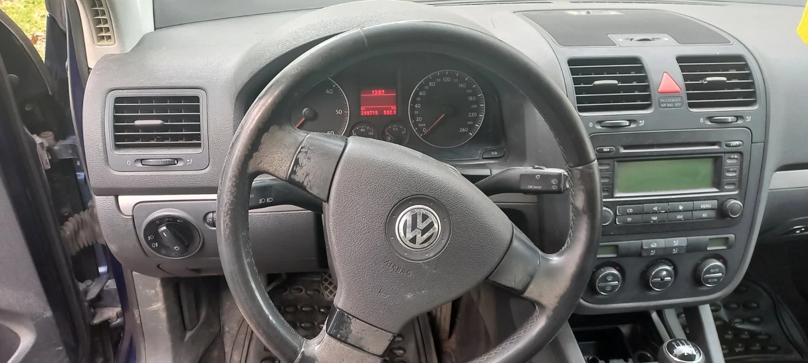 VW Golf 2.0 tdi, снимка 5 - Автомобили и джипове - 53933420