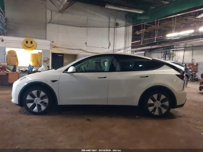 Tesla Model Y Long Range Dual Motor All-Wheel Drive, снимка 13 - Автомобили и джипове - 54306708