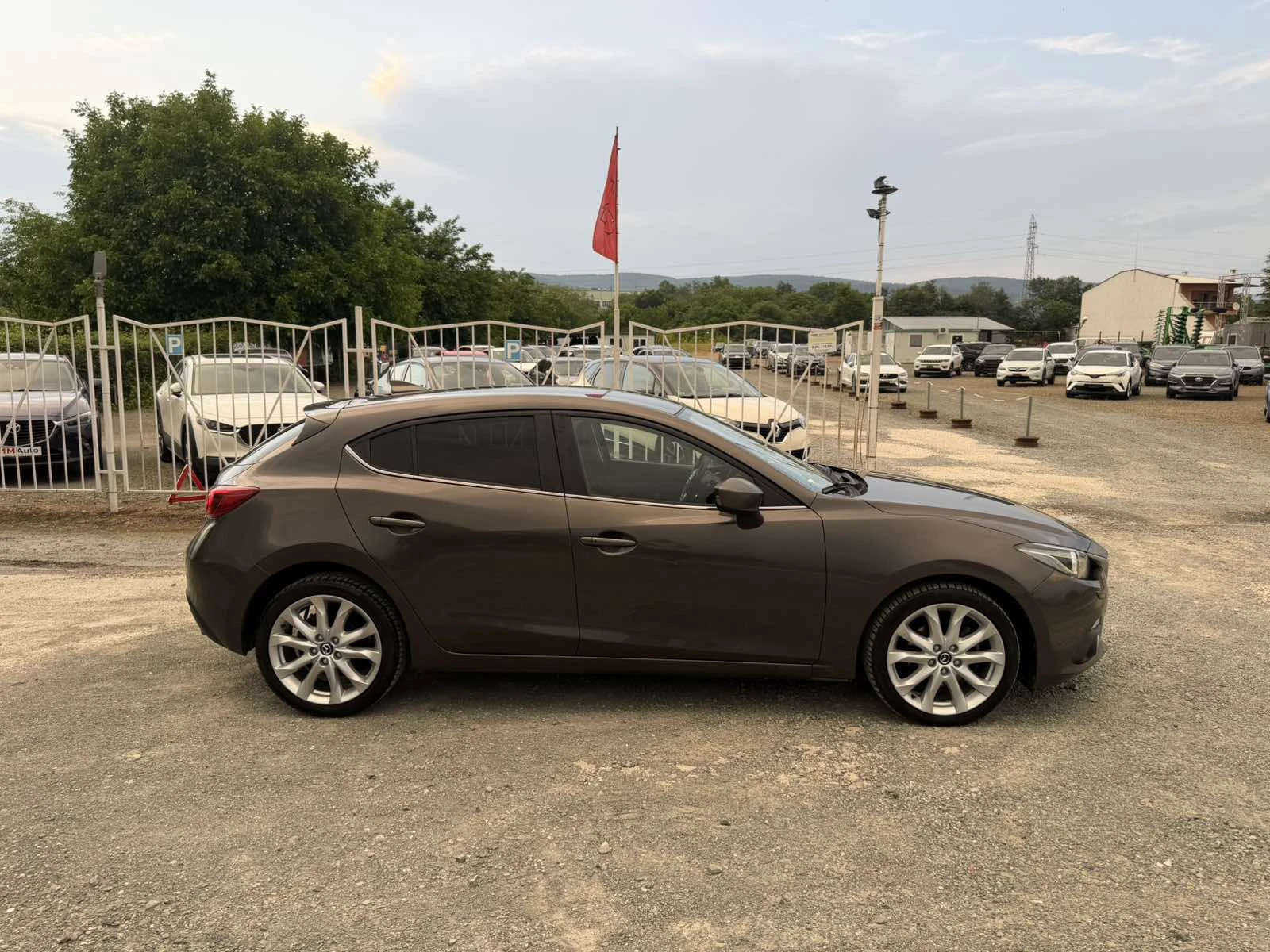 Mazda 3 2.2D / АВТОМАТИК / НАВИГАЦИЯ / КАМЕРА / ЕВРО6 , снимка 4 - Автомобили и джипове - 54769339