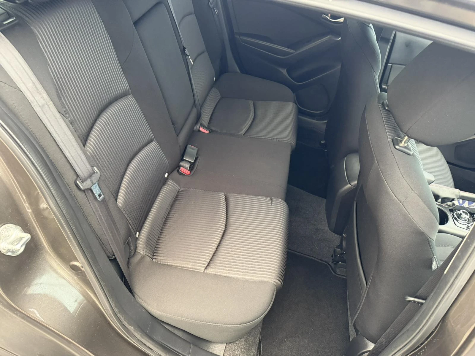Mazda 3 2.2D / АВТОМАТИК / НАВИГАЦИЯ / КАМЕРА / ЕВРО6 , снимка 12 - Автомобили и джипове - 54769339