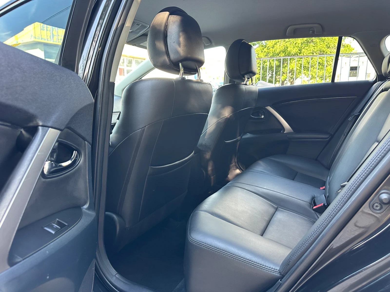 Toyota Avensis 1.8-FACE-EURO5-Buisness-Edition-1Г-Гаранция!, снимка 13 - Автомобили и джипове - 55326613