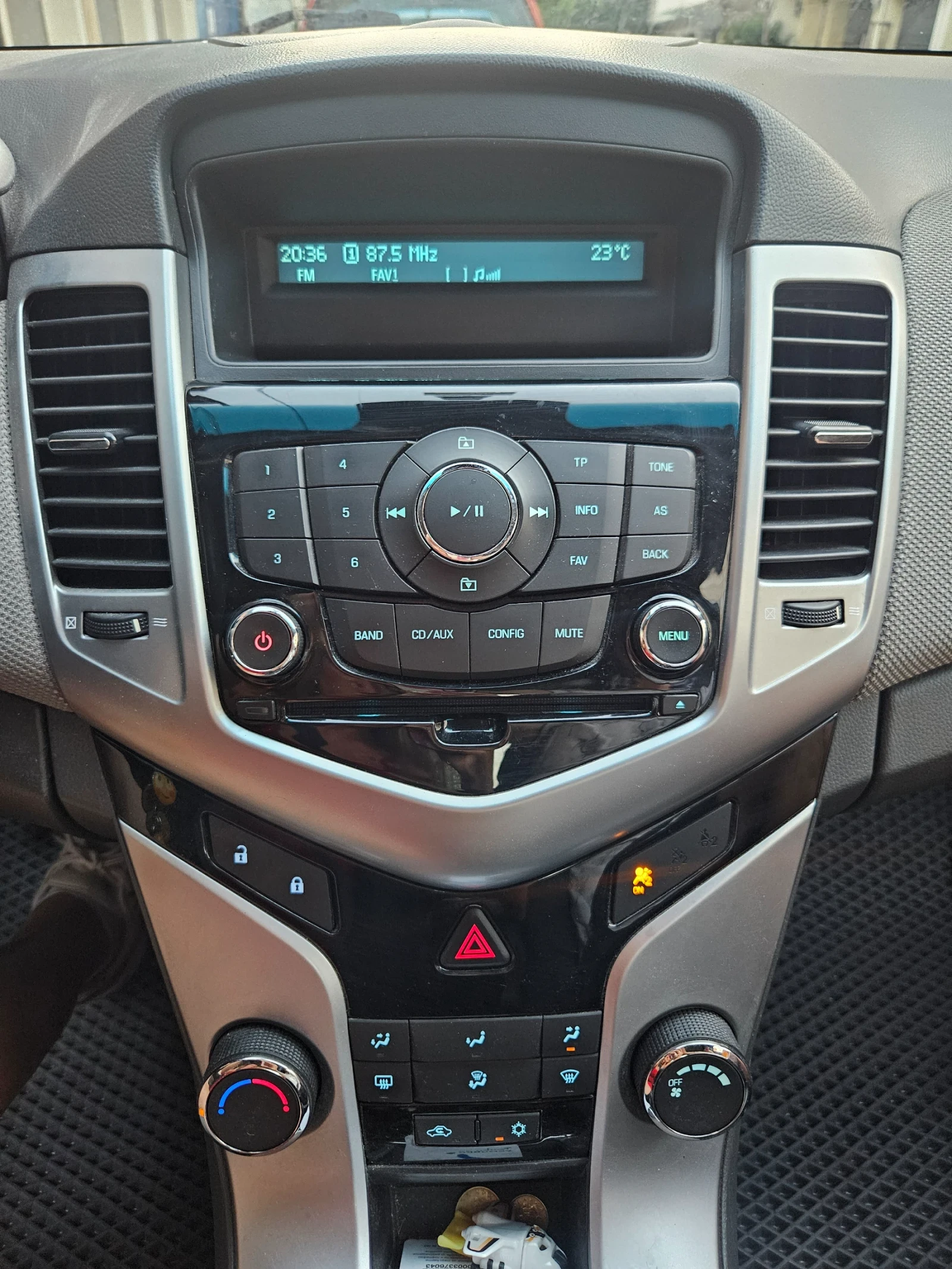 Chevrolet Cruze, снимка 15 - Автомобили и джипове - 55584400