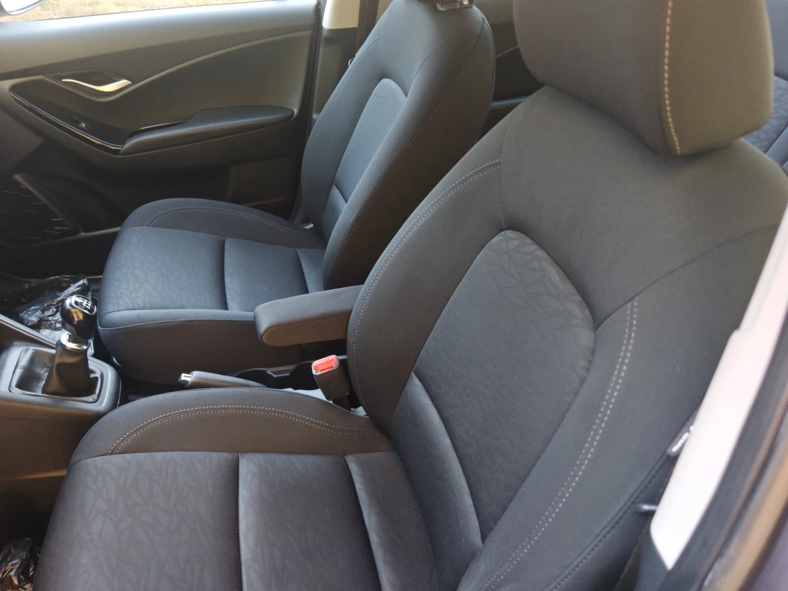 Hyundai Ix20 1.4CRDI Euro6 Facelift , снимка 8 - Автомобили и джипове - 55739906