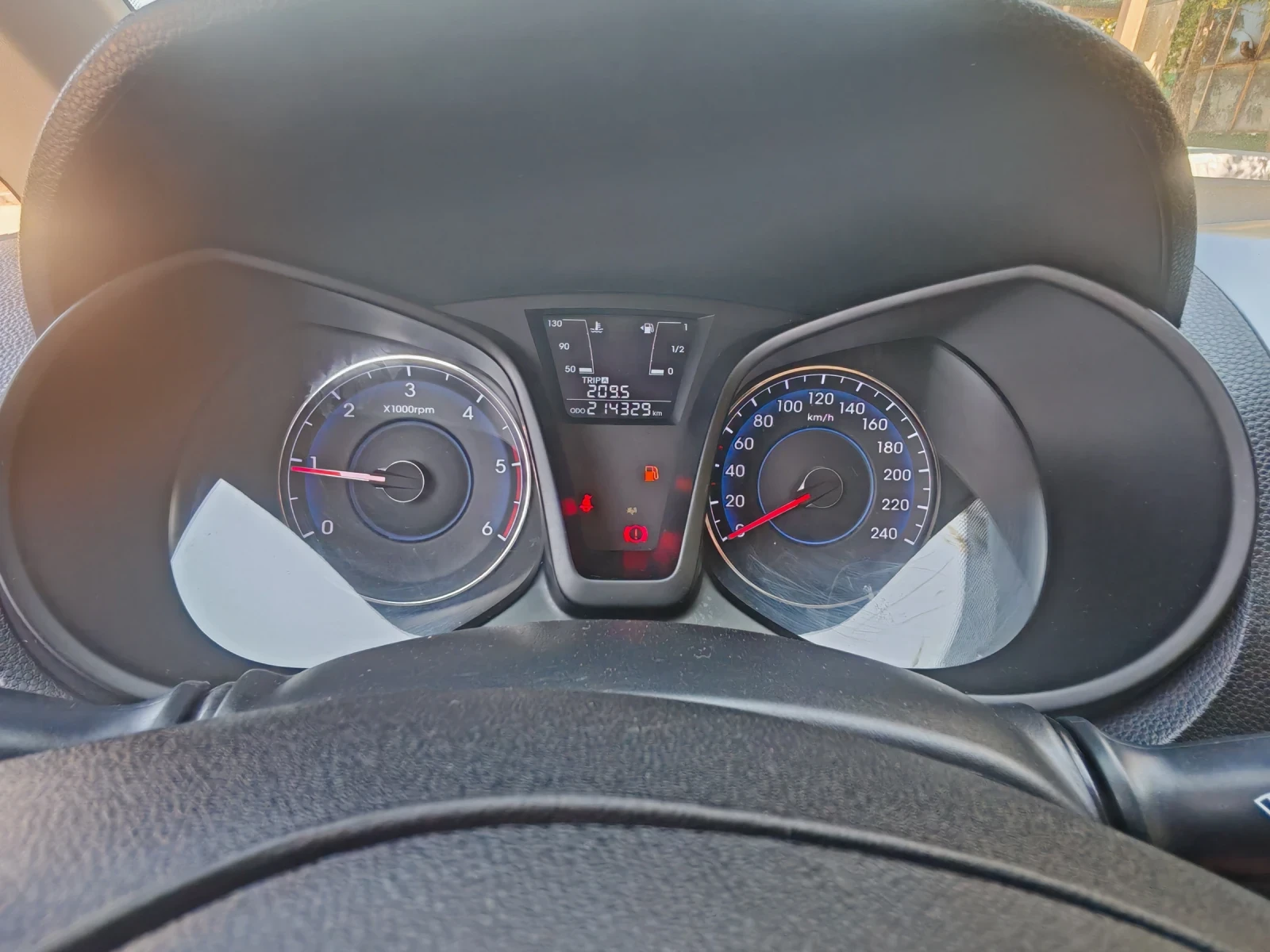 Hyundai Ix20 1.4CRDI Euro6 Facelift , снимка 12 - Автомобили и джипове - 55739906