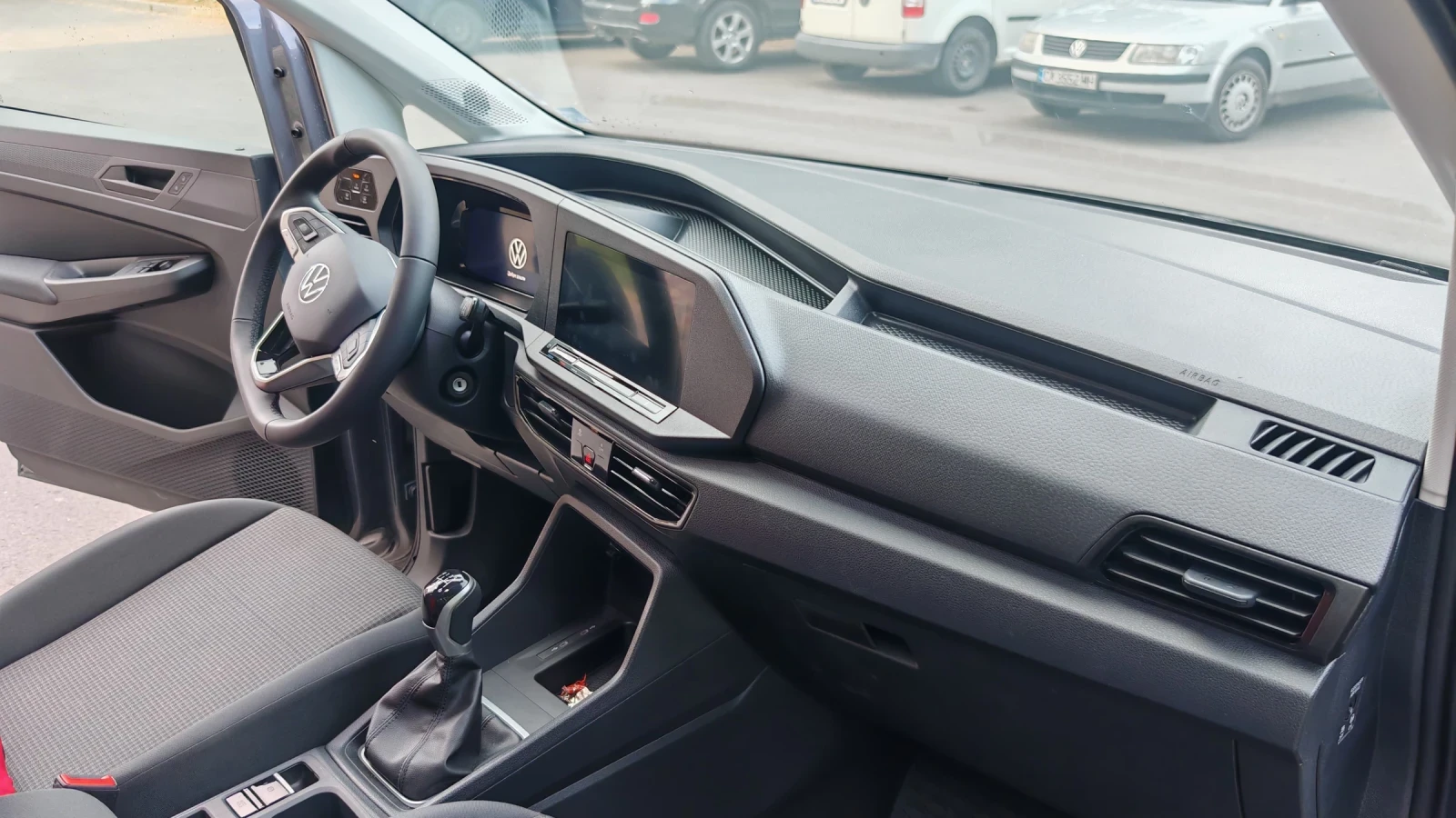VW Caddy, снимка 8 - Автомобили и джипове - 56125832