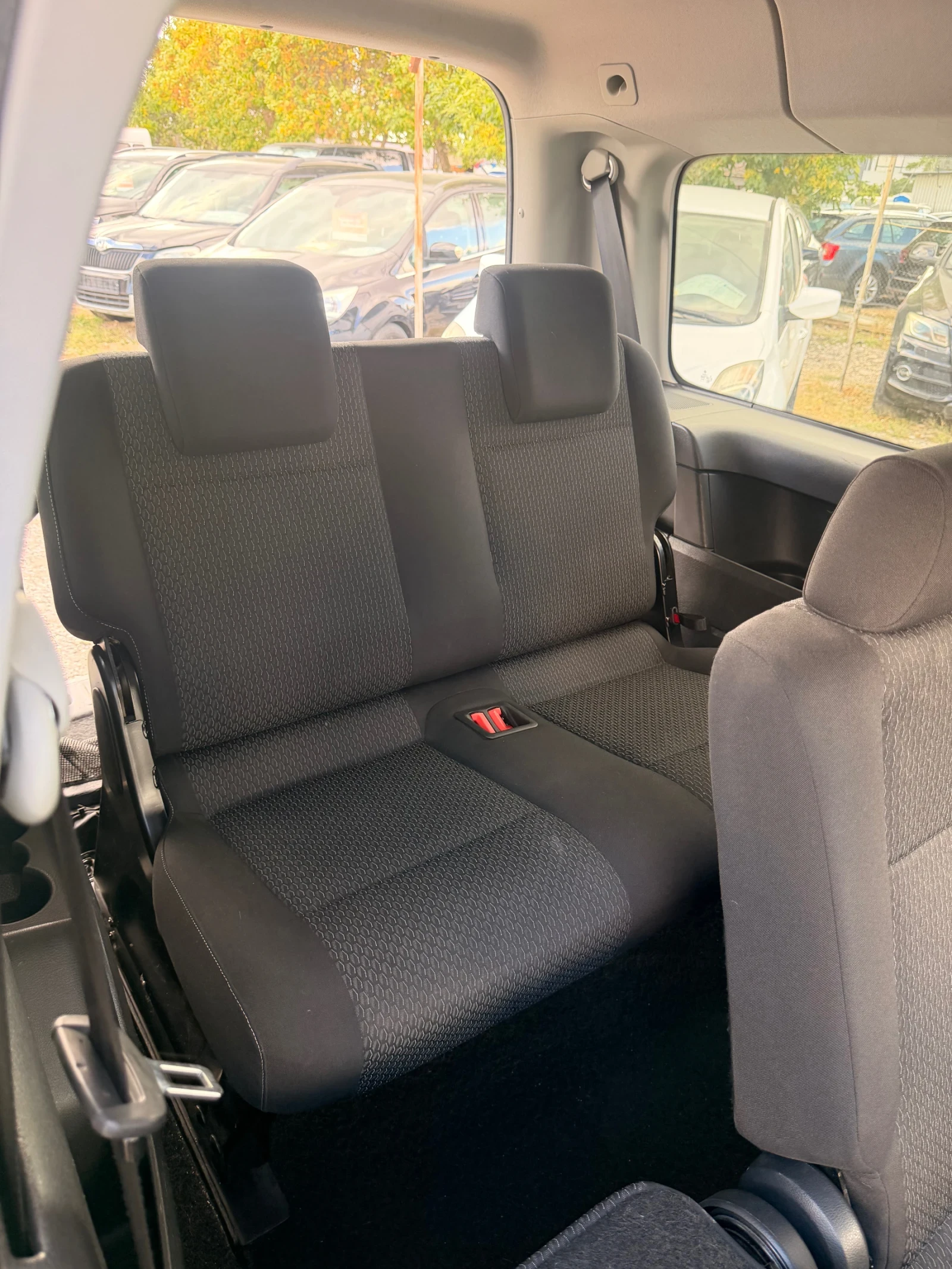 VW Caddy MAXI LIFE/ 1.4TGI/МЕТАН/АВТОМАТИК/6+ 1, снимка 14 - Автомобили и джипове - 56334434