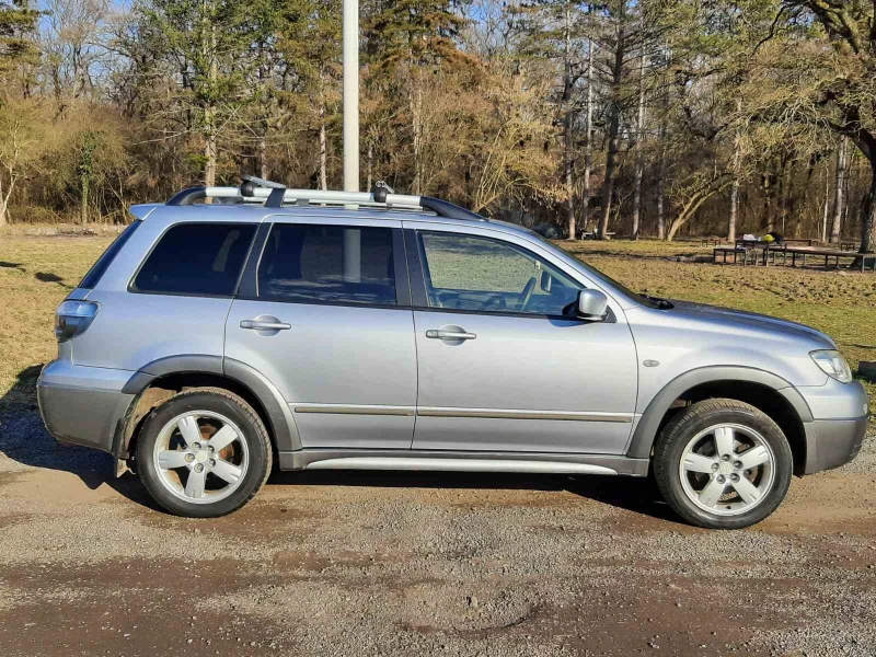 Mitsubishi Outlander, снимка 8 - Автомобили и джипове - 48935334