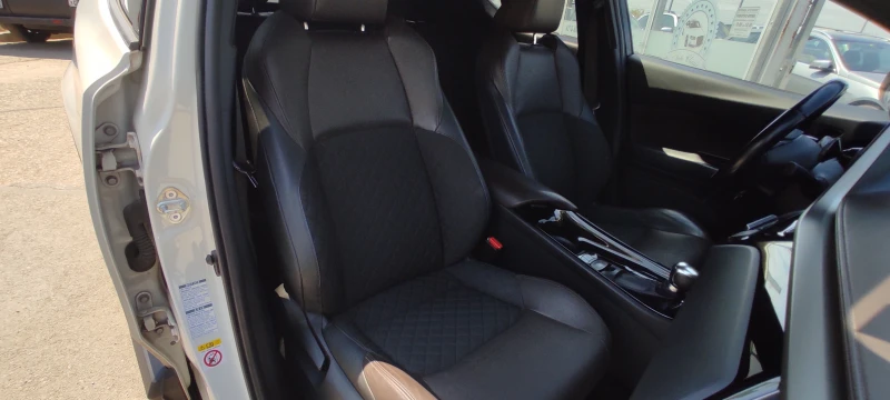 Toyota C-HR 4x4 BENZIN 1.2 -TURBO  FULL!!!, снимка 9 - Автомобили и джипове - 51119469
