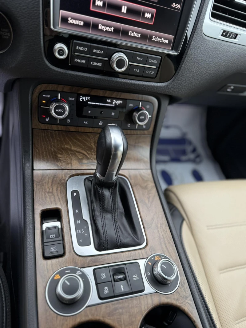 VW Touareg EXCLUSIVE, снимка 11 - Автомобили и джипове - 52893537