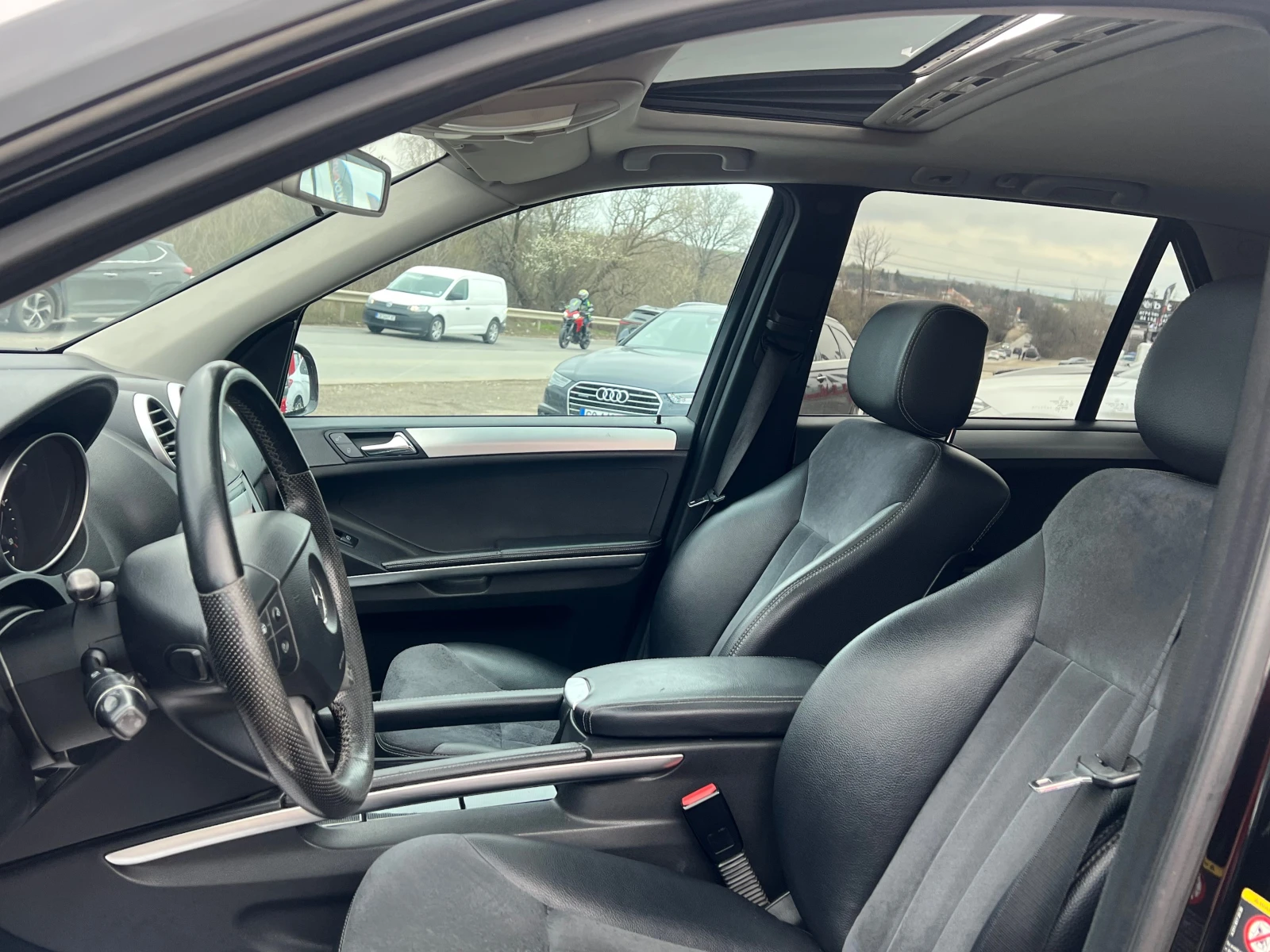 Mercedes-Benz ML 320, снимка 13 - Автомобили и джипове - 54033568