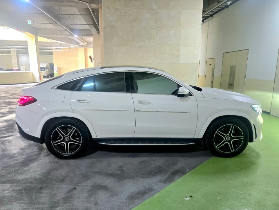 Mercedes-Benz GLE 400 AMG * МАСАЖИ * ПОДРЕВИ * ОБДУХВАНЕ, снимка 4 - Автомобили и джипове - 54998309