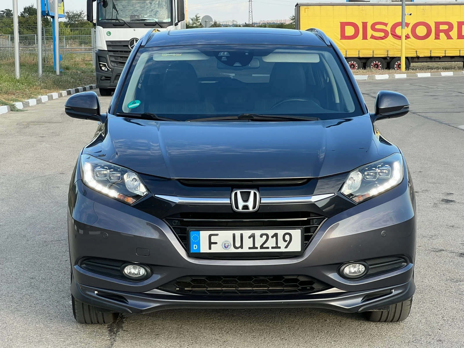 Honda Hr-v 1.5 АВТОМАТ , снимка 2 - Автомобили и джипове - 55400113