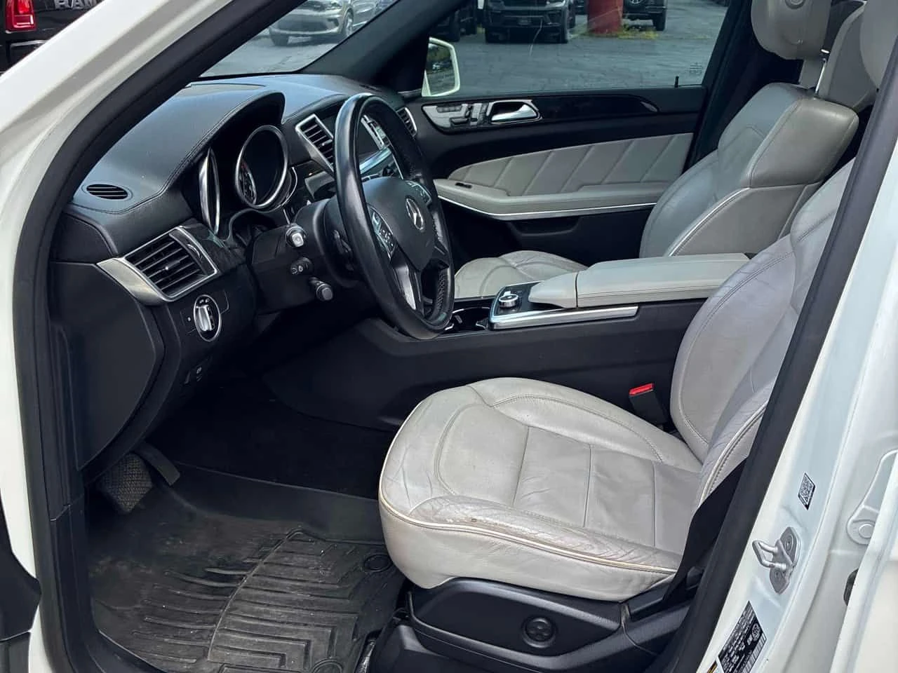 Mercedes-Benz GL 350 * BlueTEC * ЛИЦЕНЗИРАН ДИЛЪР * CARFAX, снимка 5 - Автомобили и джипове - 55593185