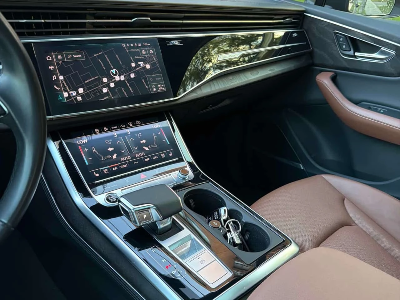 Audi Q7 * Technik * S-LINE * DIS * HUD * 360* 2 КЛЮЧА, снимка 9 - Автомобили и джипове - 55737623