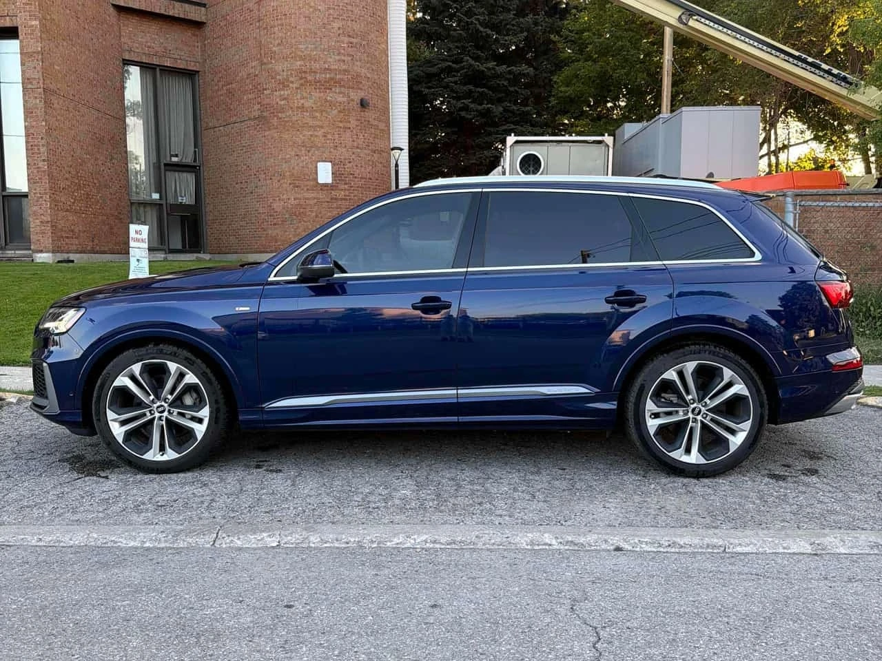 Audi Q7 * Technik * S-LINE * DIS * HUD * 360* 2 КЛЮЧА, снимка 2 - Автомобили и джипове - 55737623