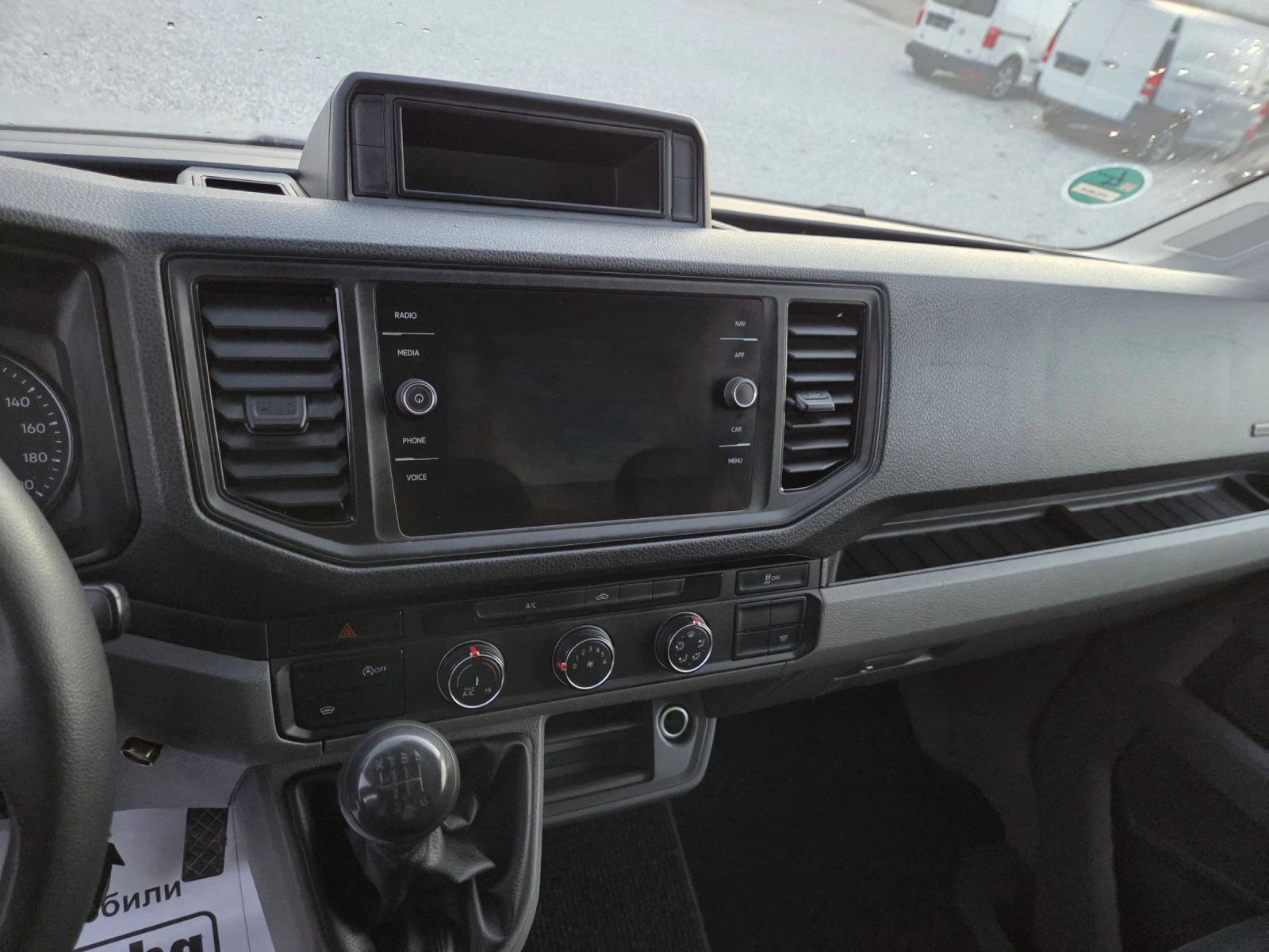 VW Crafter 2.0 TDI, Клима, Нави, П.Борд, До 3.5 тона, 4.50 ме, снимка 11 - Бусове и автобуси - 53750126