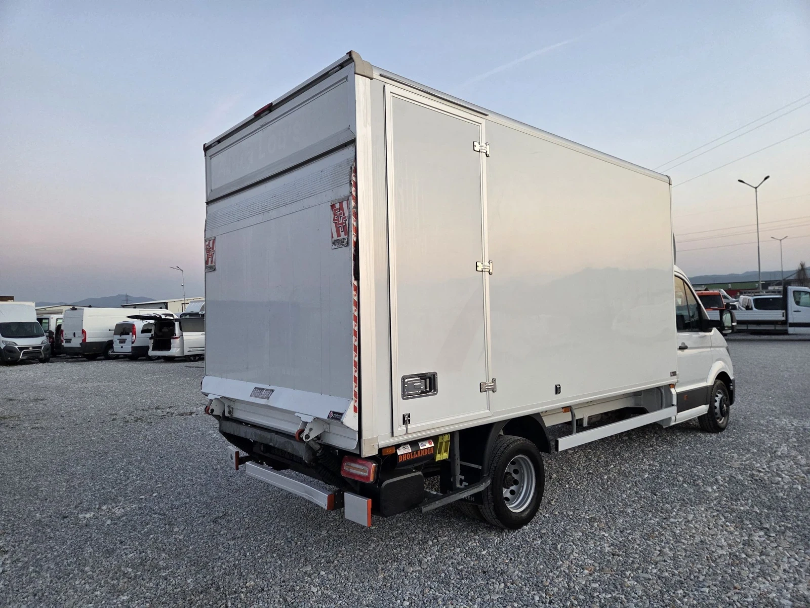 VW Crafter 2.0 TDI, Клима, Нави, П.Борд, До 3.5 тона, 4.50 ме, снимка 5 - Бусове и автобуси - 53750126