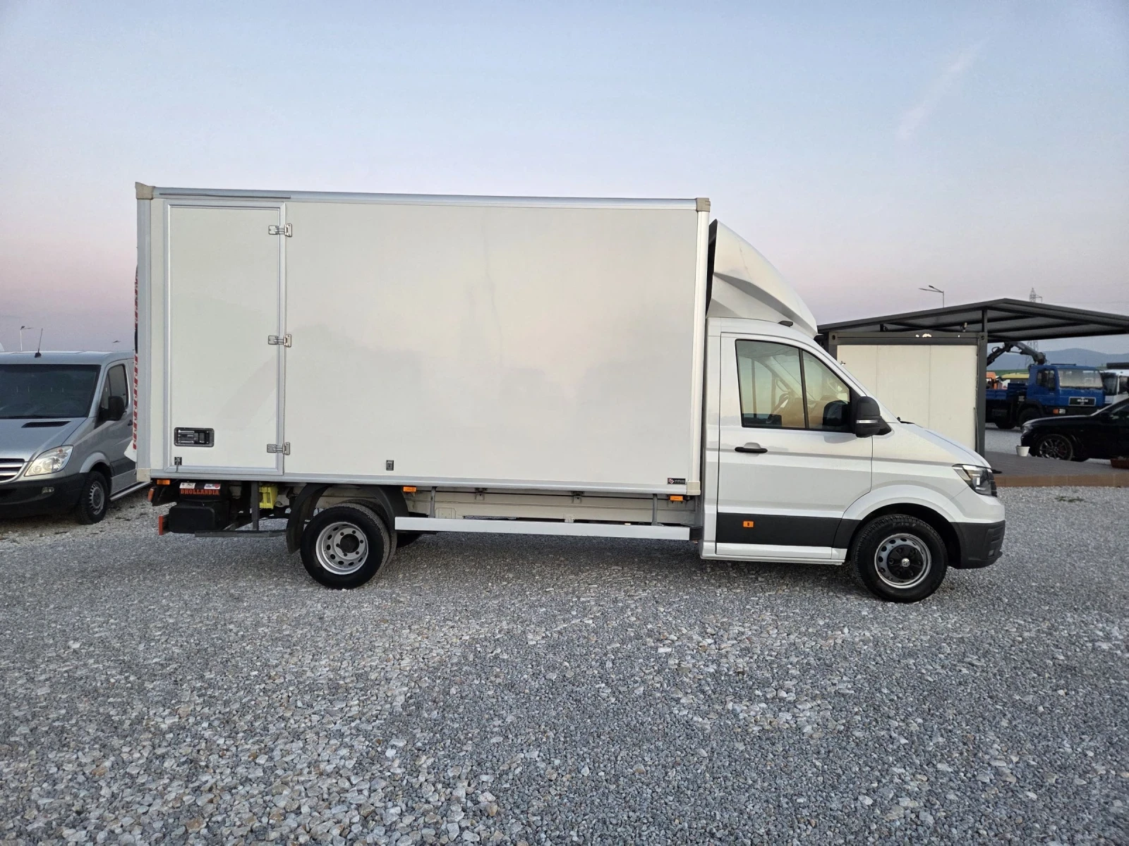 VW Crafter 2.0 TDI, Клима, Нави, П.Борд, До 3.5 тона, 4.50 ме, снимка 6 - Бусове и автобуси - 53750126
