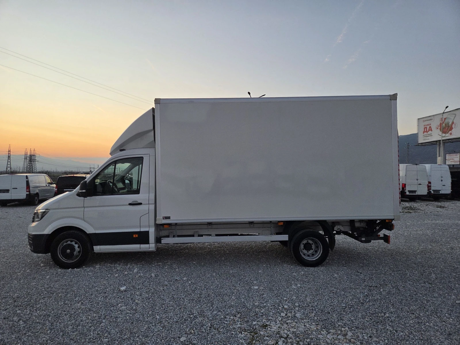 VW Crafter 2.0 TDI, Клима, Нави, П.Борд, До 3.5 тона, 4.50 ме, снимка 2 - Бусове и автобуси - 53750126