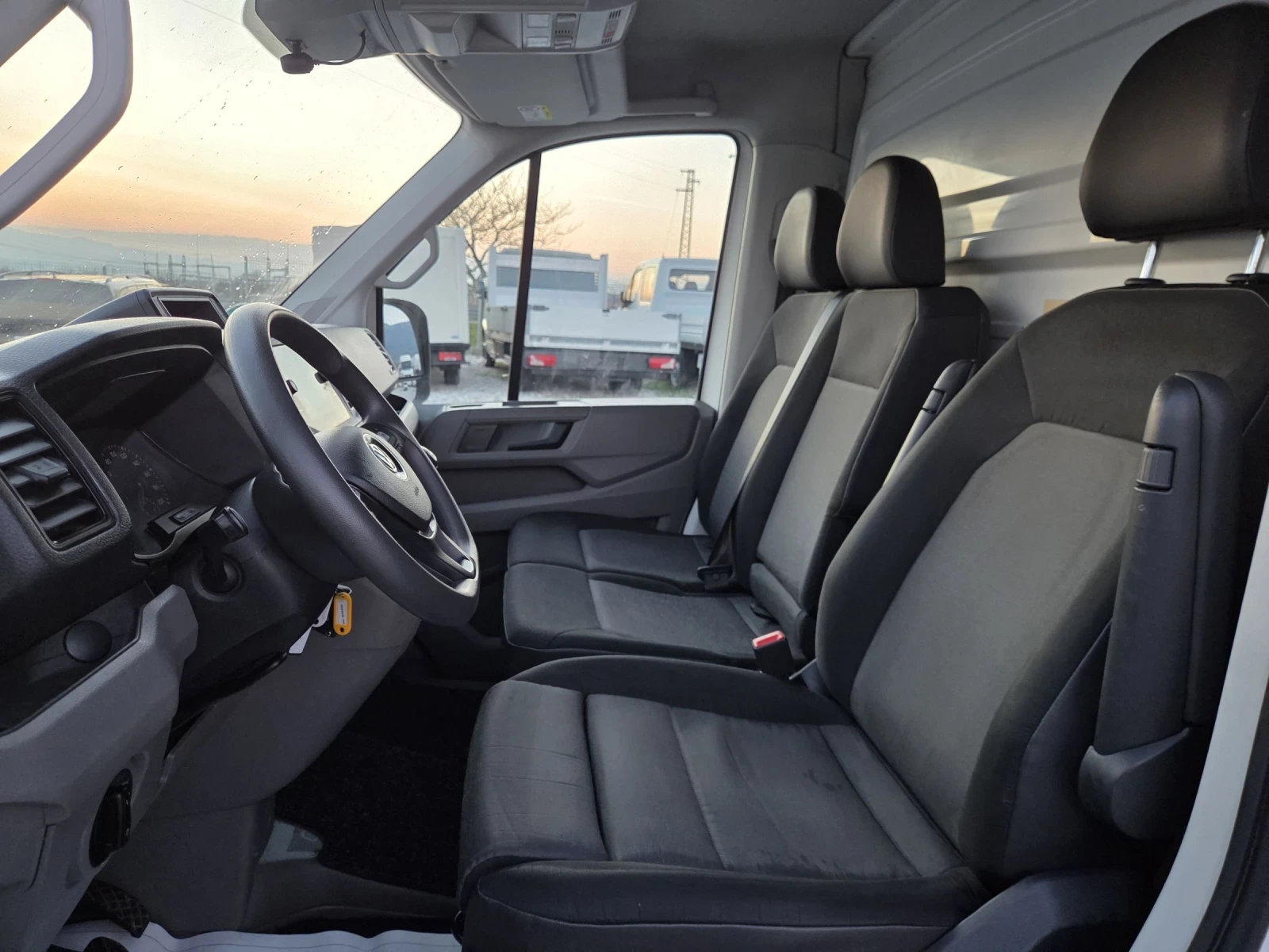 VW Crafter 2.0 TDI, Клима, Нави, П.Борд, До 3.5 тона, 4.50 ме, снимка 9 - Бусове и автобуси - 53750126