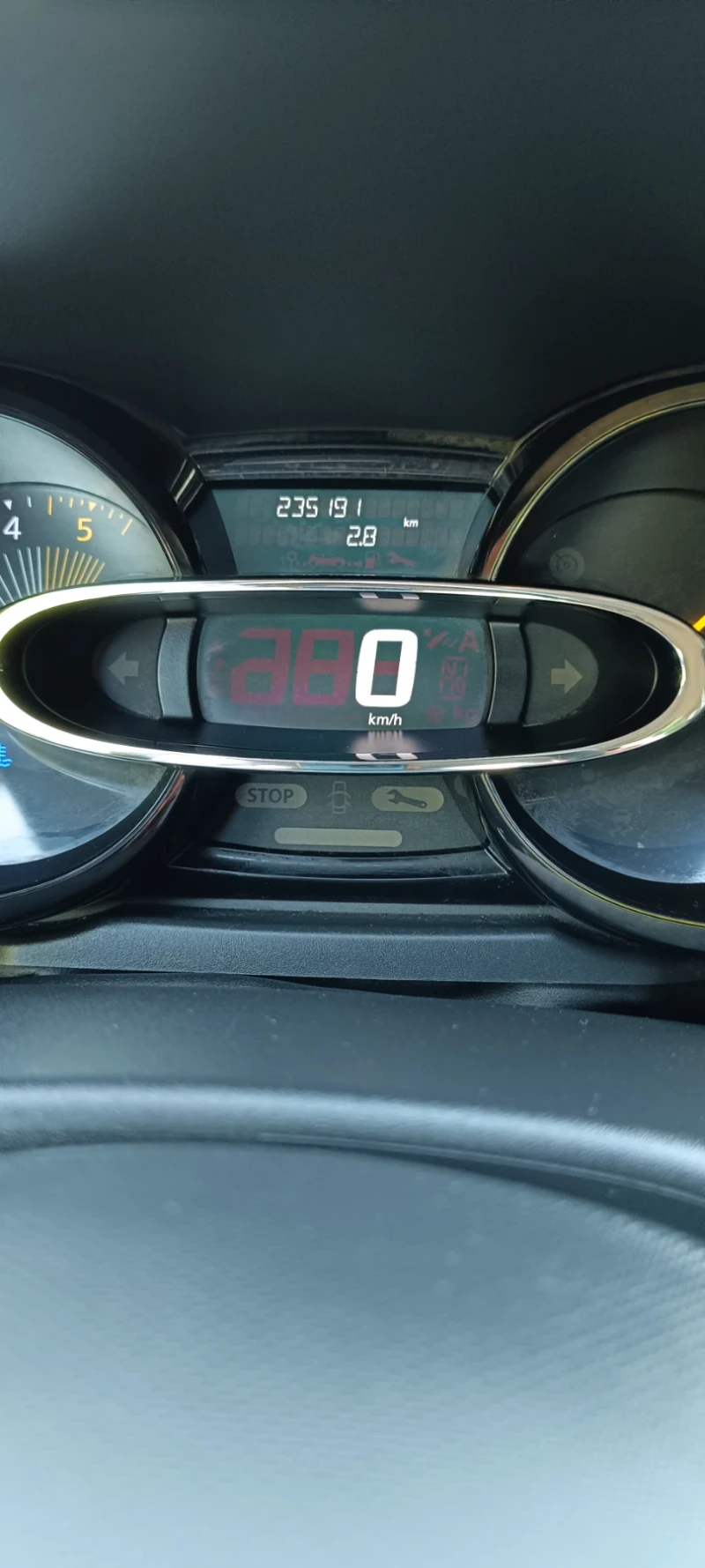 Renault Clio 1.5 dci, снимка 14 - Автомобили и джипове - 52308717