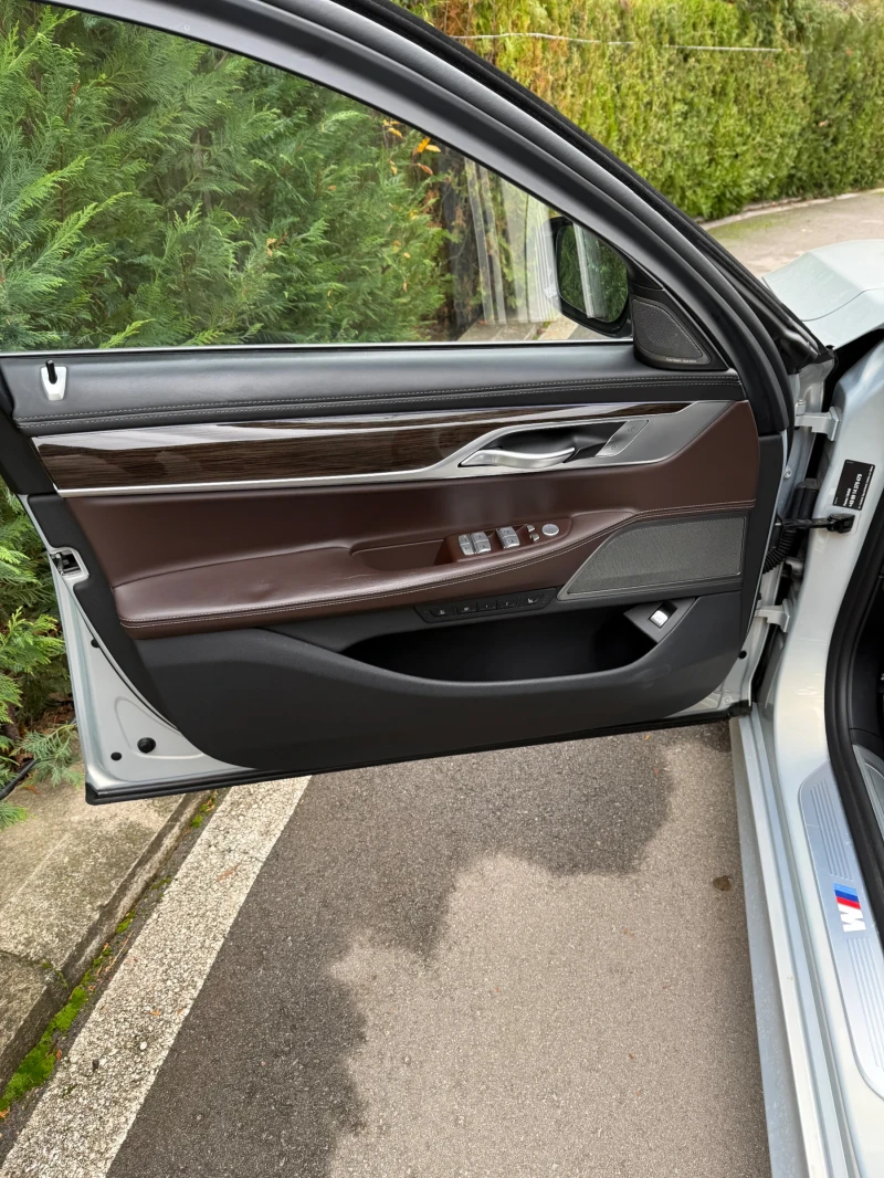 BMW 750 X drive, М-paket, снимка 4 - Автомобили и джипове - 52637350