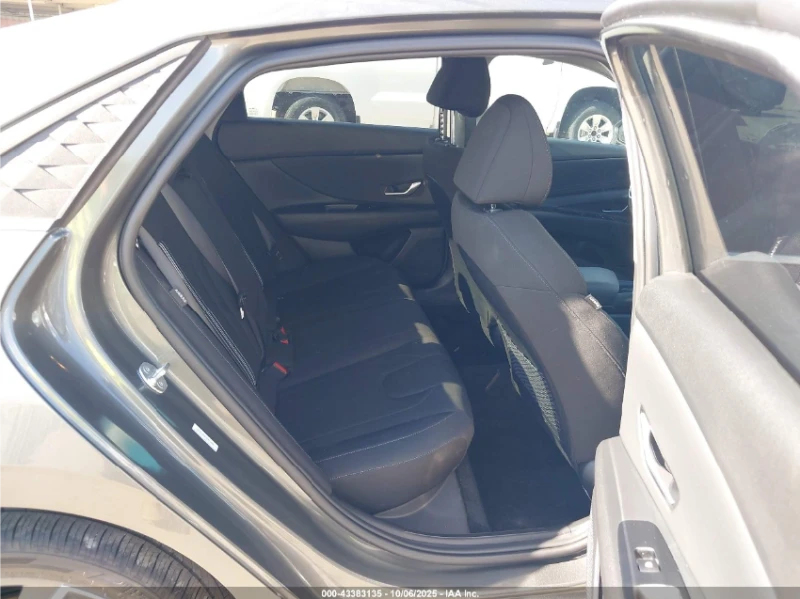 Hyundai Elantra DIGITAL* ПОДГРЕВ* ПАНОРАМА* 9ХИЛ.КМ., снимка 10 - Автомобили и джипове - 52898754