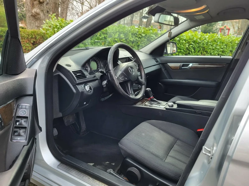 Mercedes-Benz C 220, снимка 3 - Автомобили и джипове - 53206018