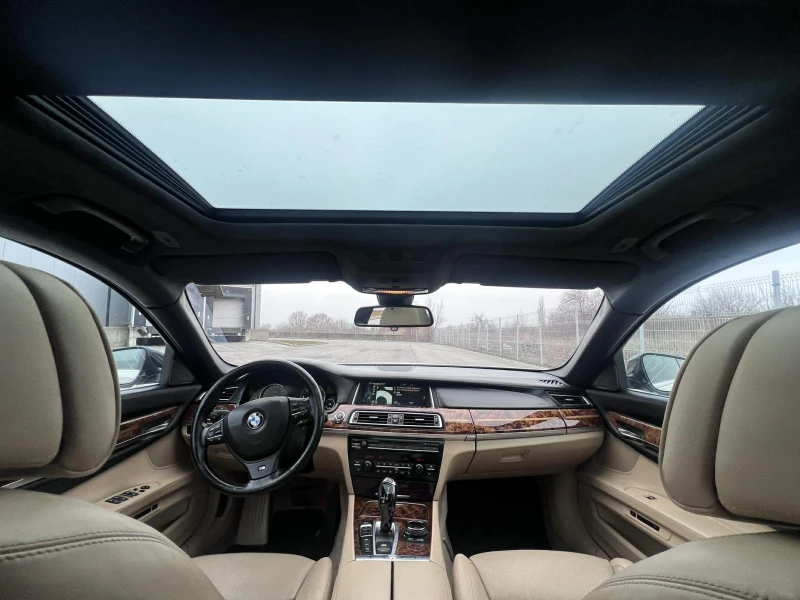 BMW 740 xDrive/DISTR/HEAD UP/CAMERA/PANO, снимка 14 - Автомобили и джипове - 53342623