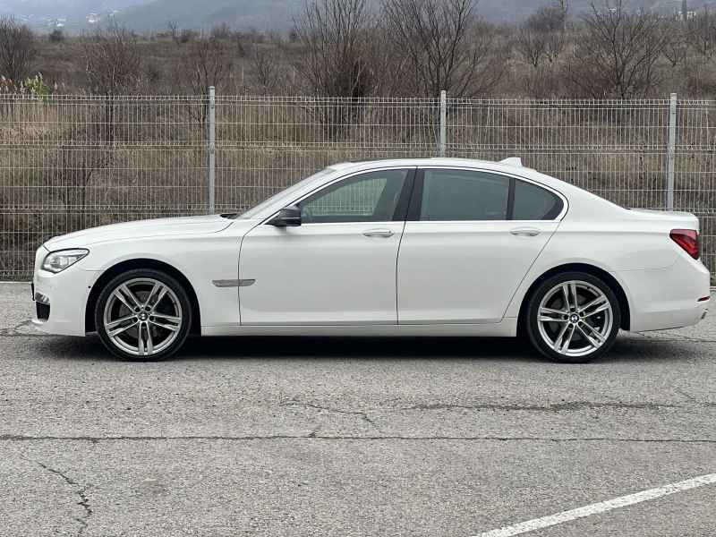 BMW 740 xDrive/DISTR/HEAD UP/CAMERA/PANO, снимка 4 - Автомобили и джипове - 53342623