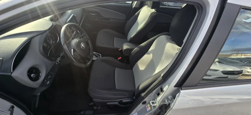 Toyota Yaris 1.5 hybrid, снимка 8 - Автомобили и джипове - 53596165