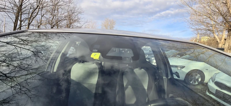 Toyota Yaris 1.5 hybrid, снимка 7 - Автомобили и джипове - 53596165