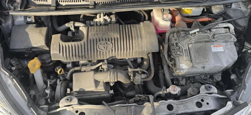 Toyota Yaris 1.5 hybrid, снимка 16 - Автомобили и джипове - 53596165