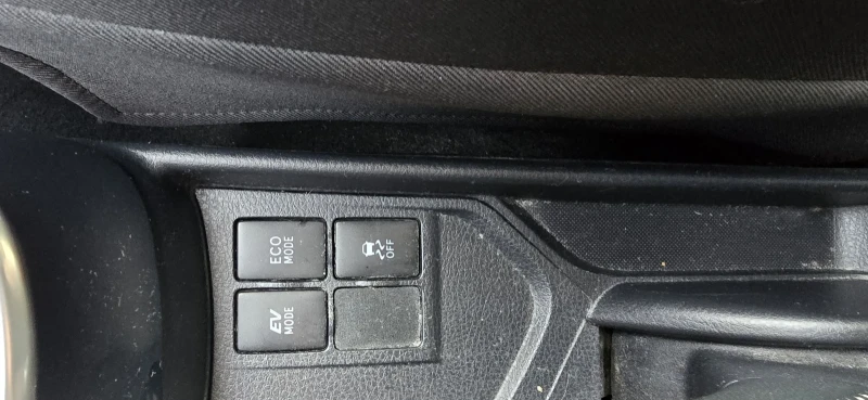 Toyota Yaris 1.5 hybrid, снимка 13 - Автомобили и джипове - 53596165