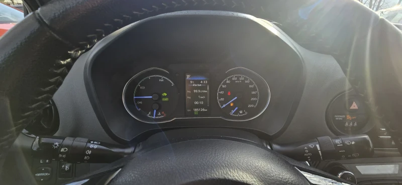 Toyota Yaris 1.5 hybrid, снимка 10 - Автомобили и джипове - 53596165