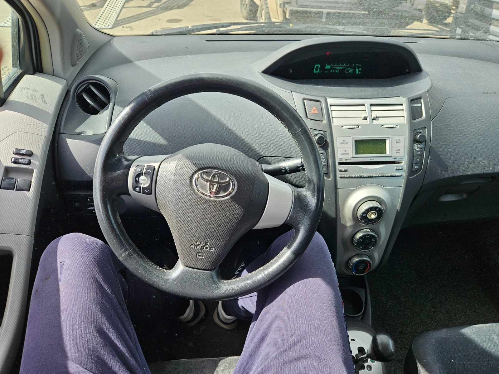 Toyota Yaris 1.4dizel 90ks 2007god avtomat - изображение 8