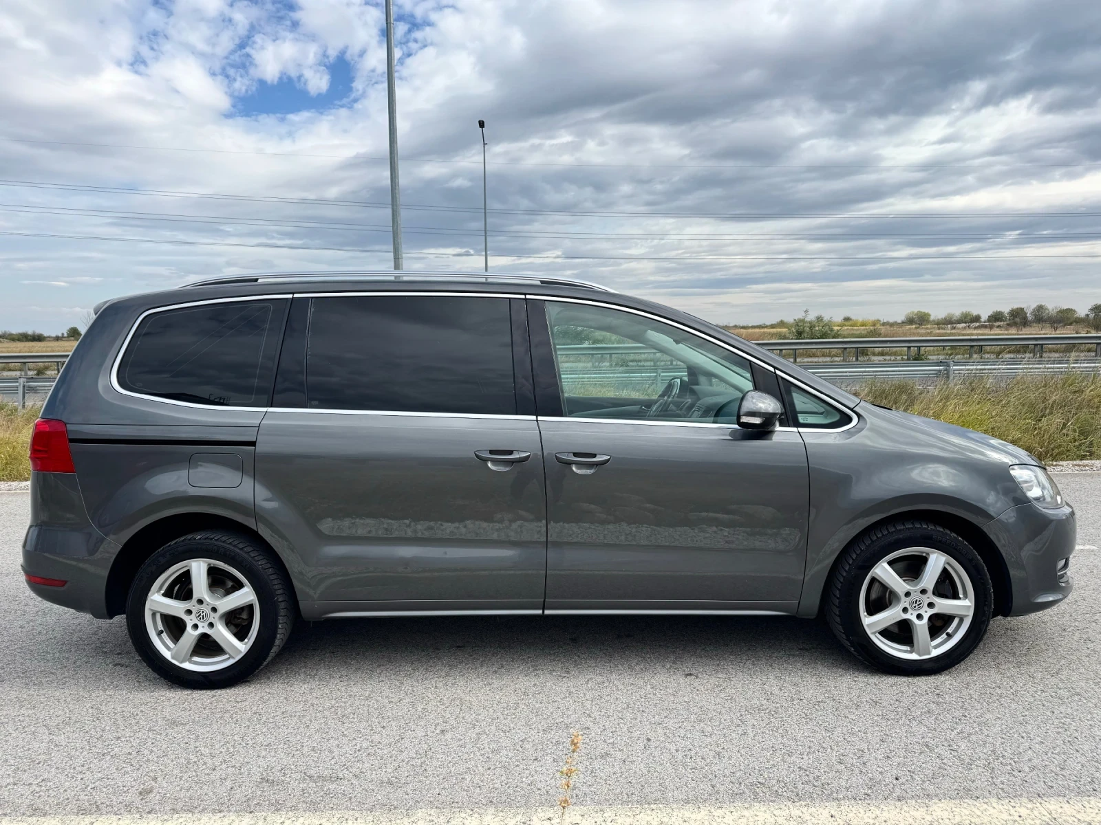 VW Sharan 2.0 TDI / LED / AVTOMAT / HIGHLINE / KOJA / NAVI - изображение 5