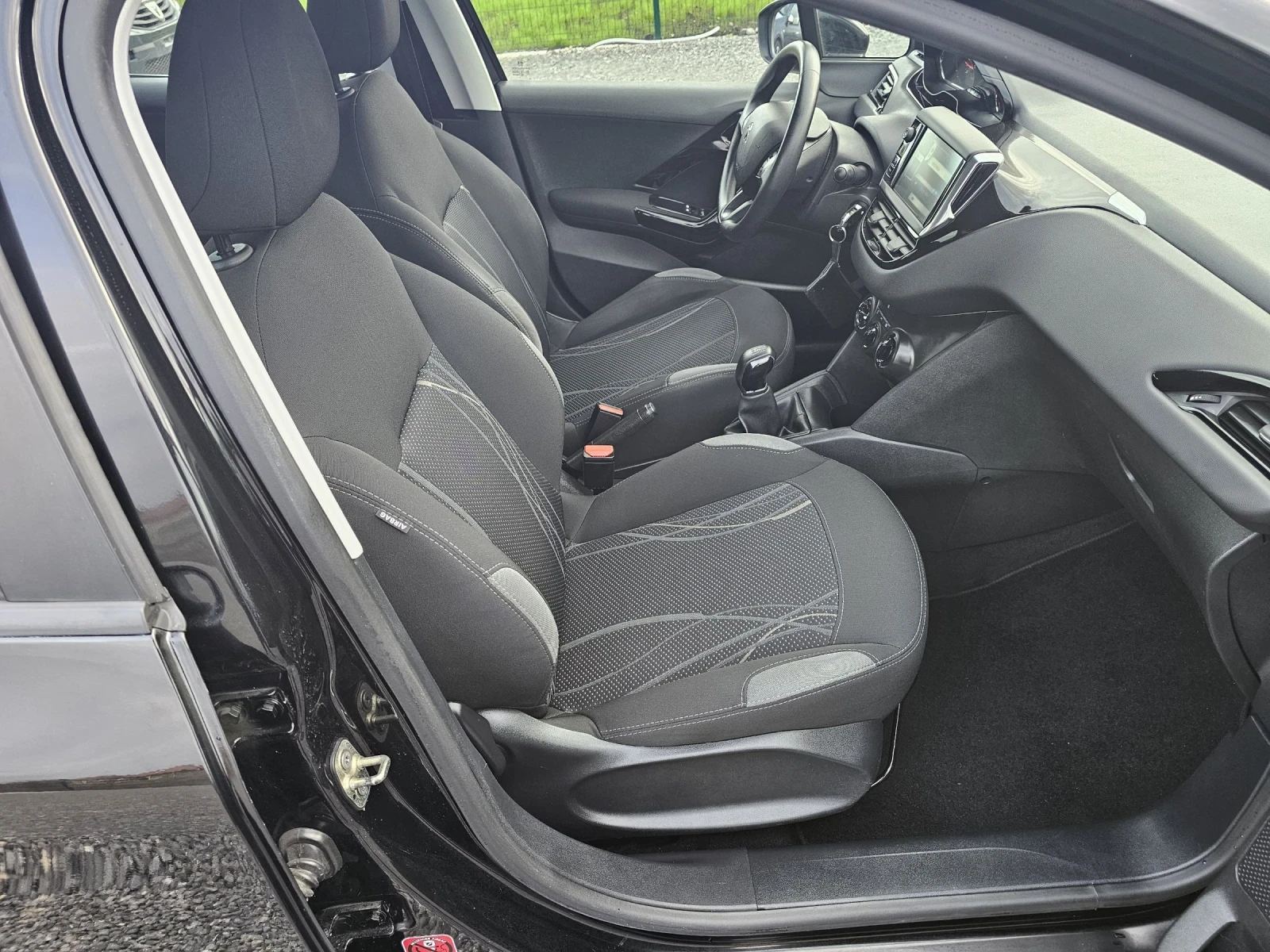 Peugeot 208 1.2i 82K.C.100! | Mobile.bg   11