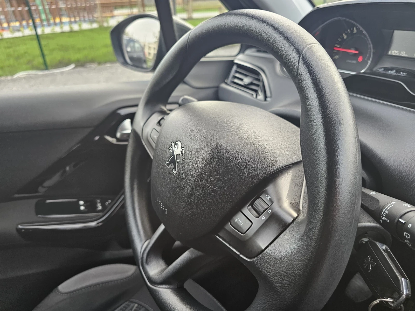 Peugeot 208 1.2i 82K.C.100! | Mobile.bg   14