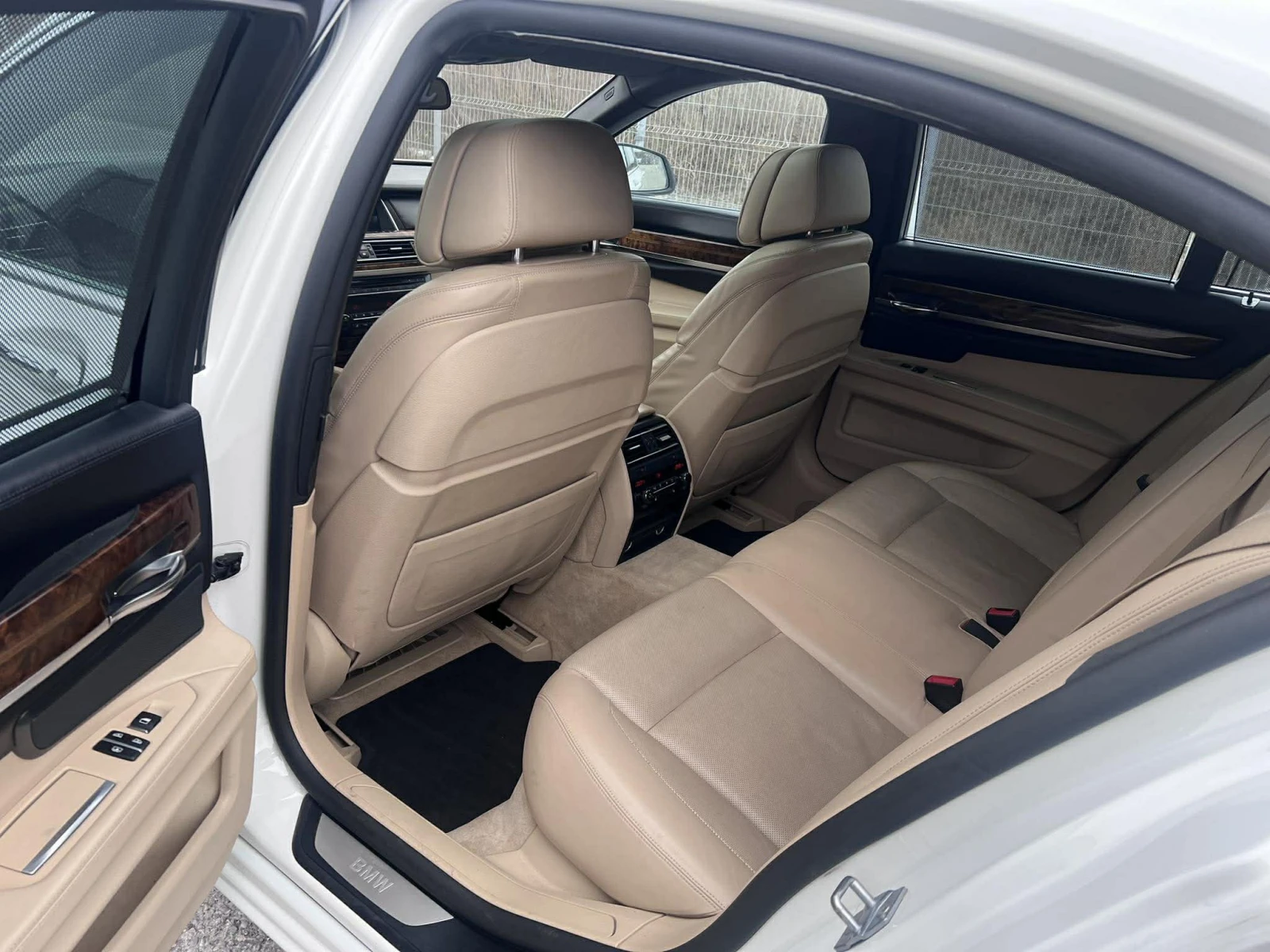 BMW 740 xDrive/DISTR/HEAD UP/CAMERA/PANO | Mobile.bg � ����������� 13