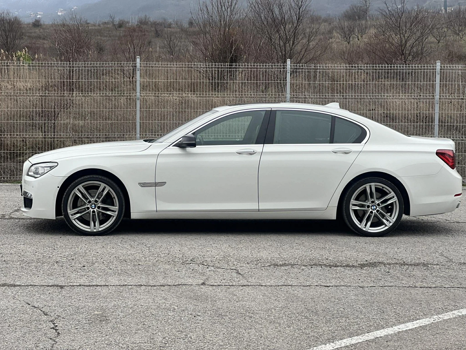BMW 740 xDrive/DISTR/HEAD UP/CAMERA/PANO - изображение 4