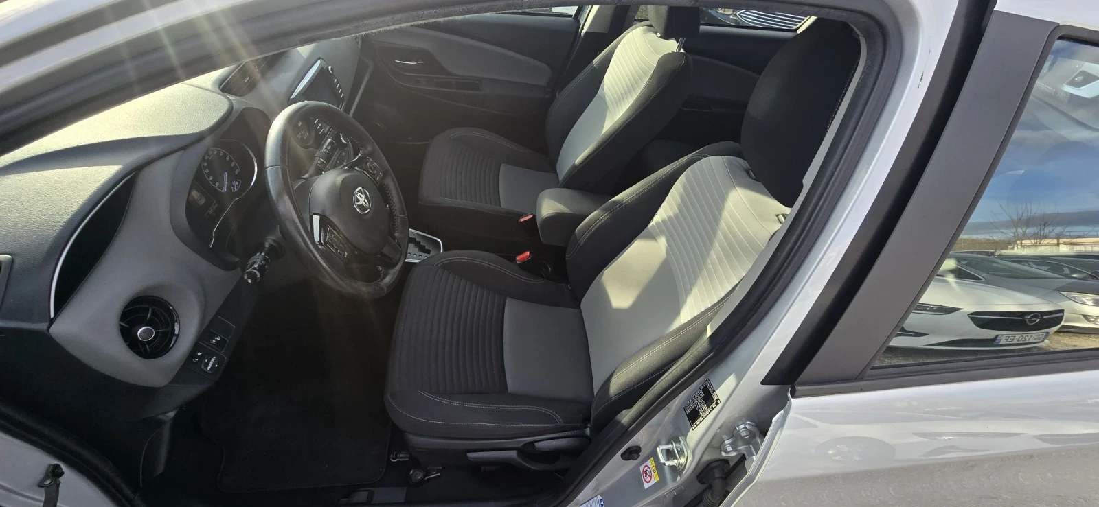 Toyota Yaris 1.5 hybrid | Mobile.bg � ����������� 8